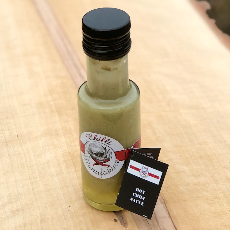 Flasche mit grüner Hot Chili Sauce zum kaufen