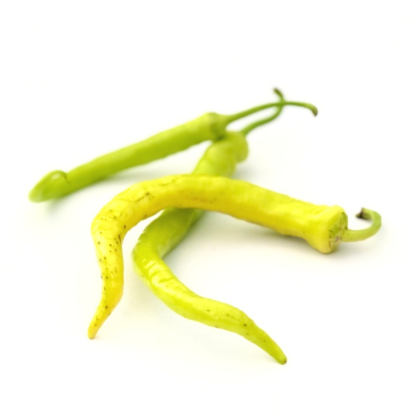 Das Bild zeigt dreigelb-grüne Chili mit dem Schärfegrad 1