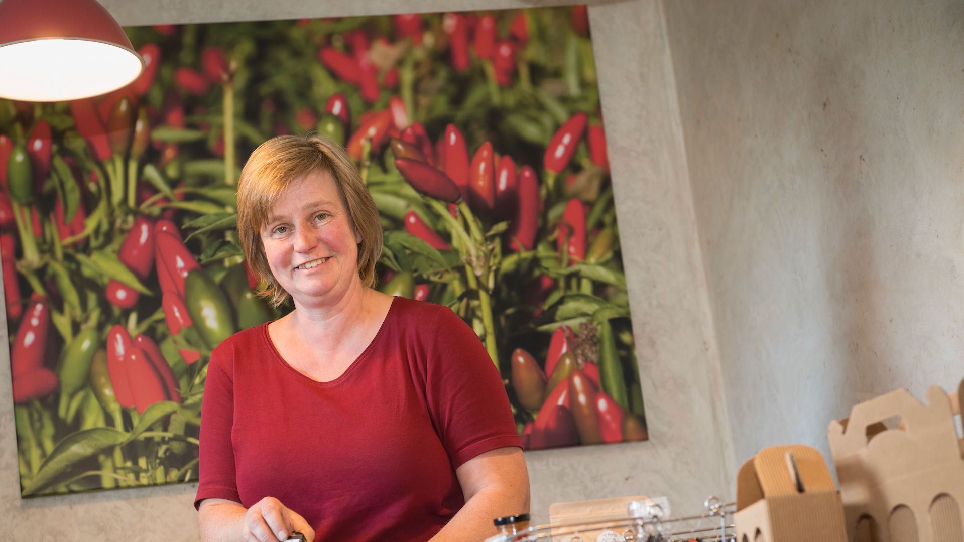 Chilli Manufaktur Lüneburger Heide Susanne Menke im Chili Laden der  Chilli Manufaktur Lüneburger Heide