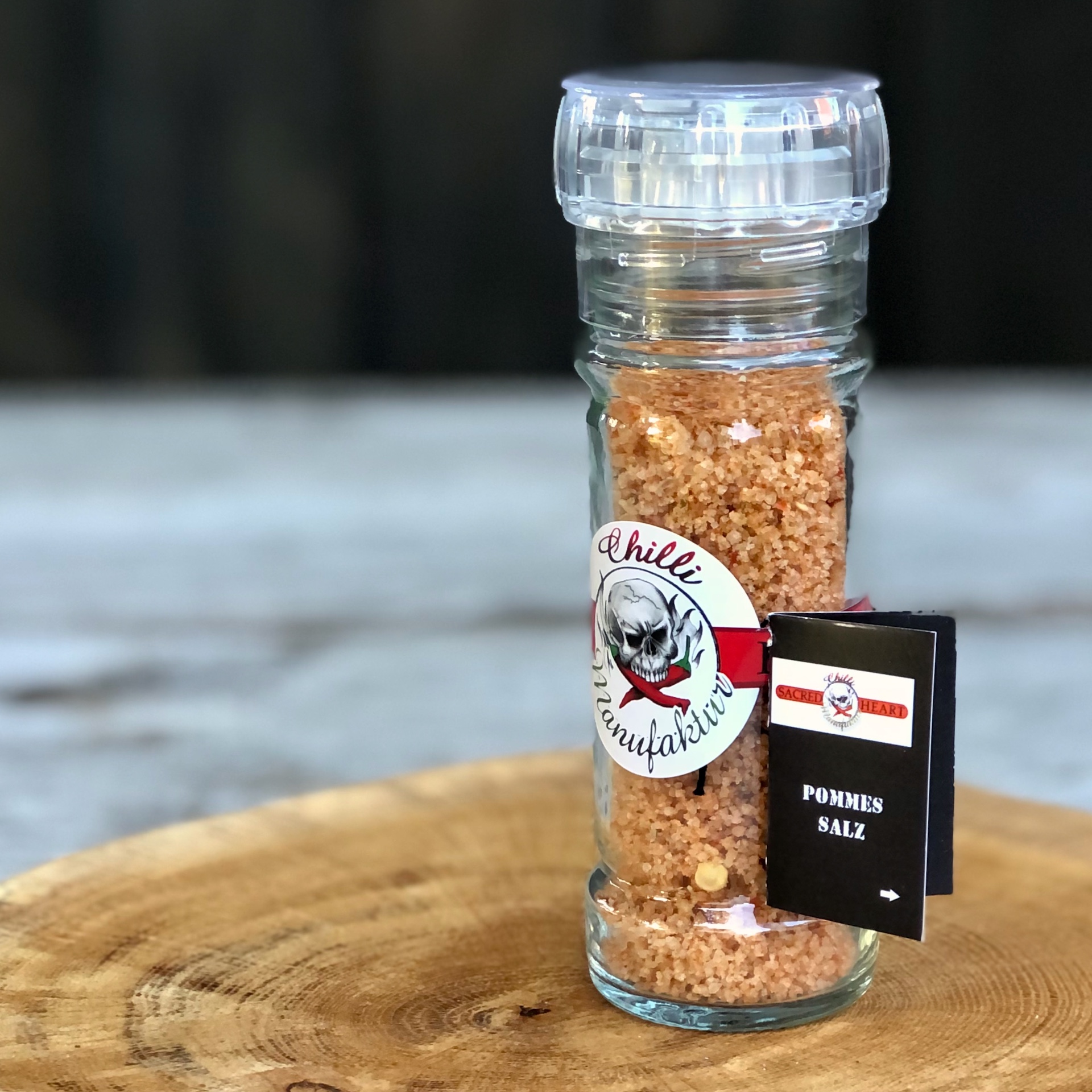 Pommes Salz in der Mühle kaufen Pommes Salz in der Glasmühle auf Holuuntergrund zum Kaufen