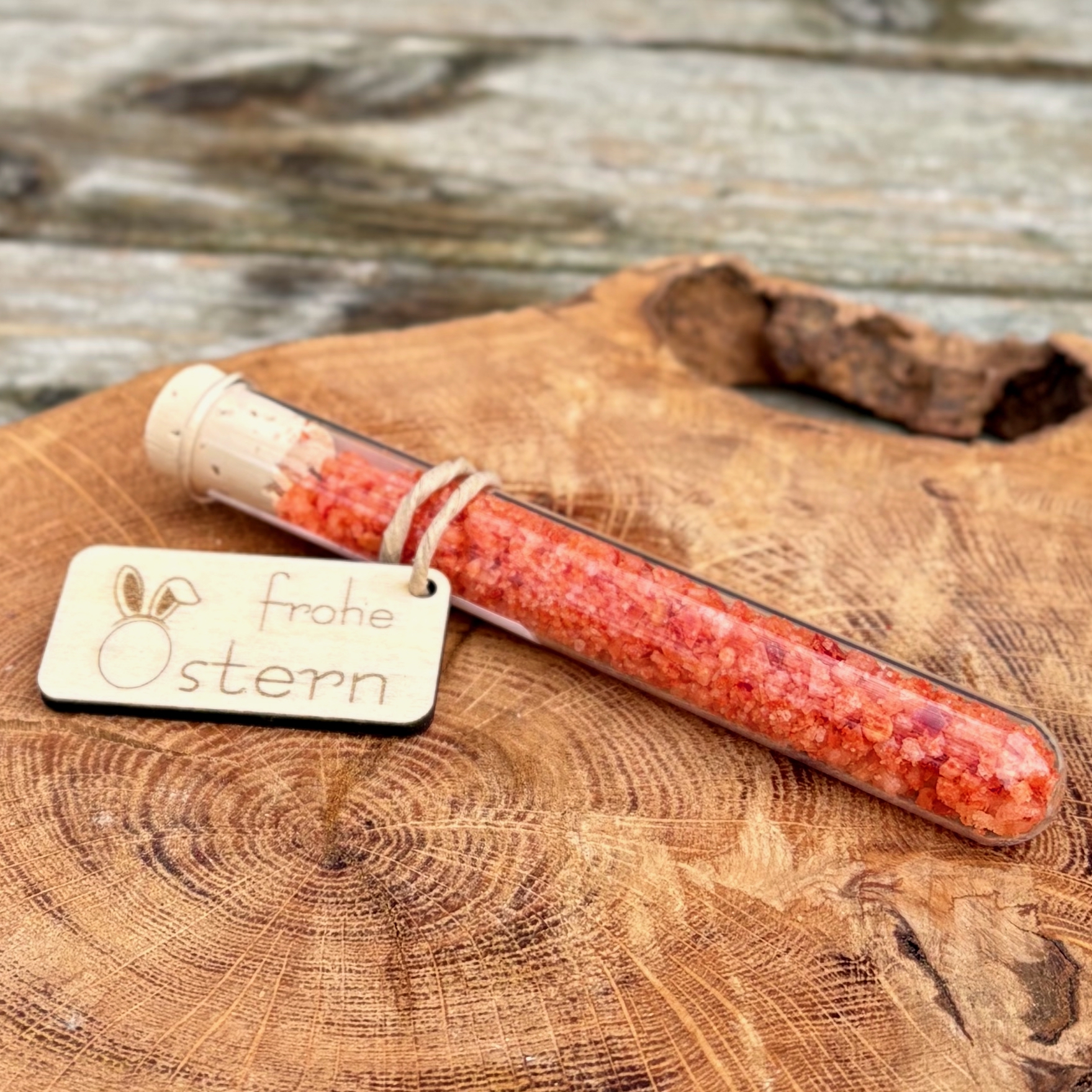 Chili Salz im Reagenzgla mit einem Aufkleber Frohe Ostern kaufen