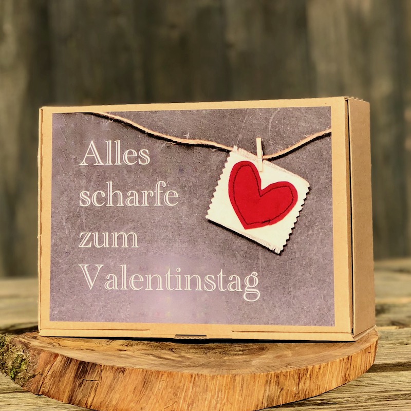 Valentinstag Geschenk Mann kaufen Geschenk-Box als Valentinstag Geschenk Mann mit der Beschriftung Alles scharfe zum Valentinstag