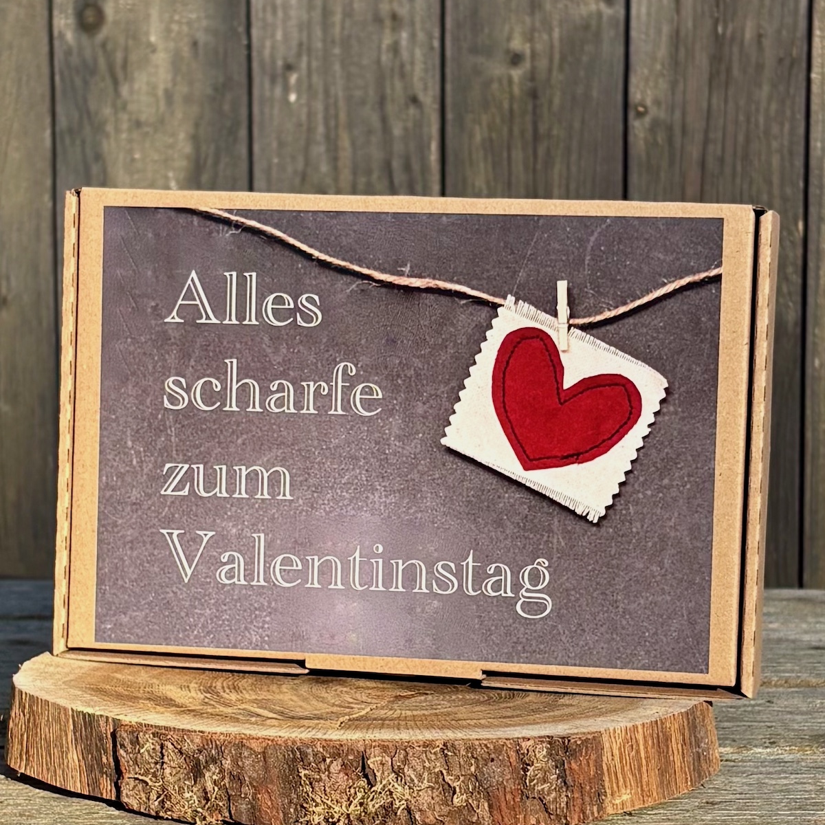 Geschenk-Box als Valentinstag Geschenk Mann mit der Beschriftung Alles scharfe zum Valentinstag